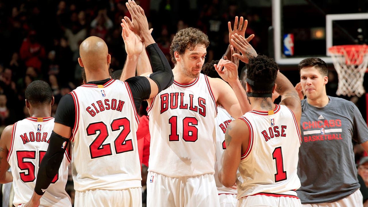 Moore has career night in Butler's place as Bulls beat Kings